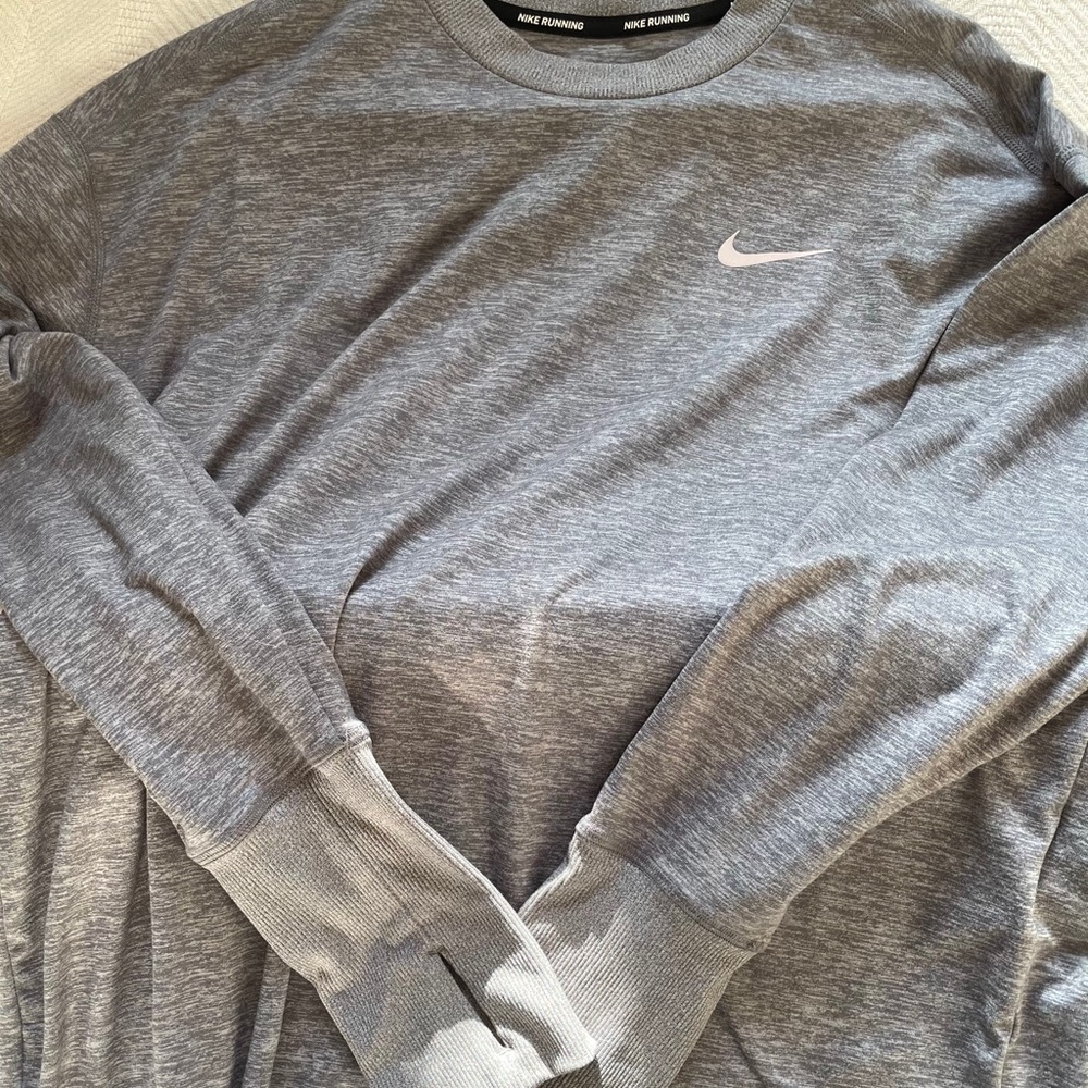 Nike Dri-Fit - Picture 1 of 2